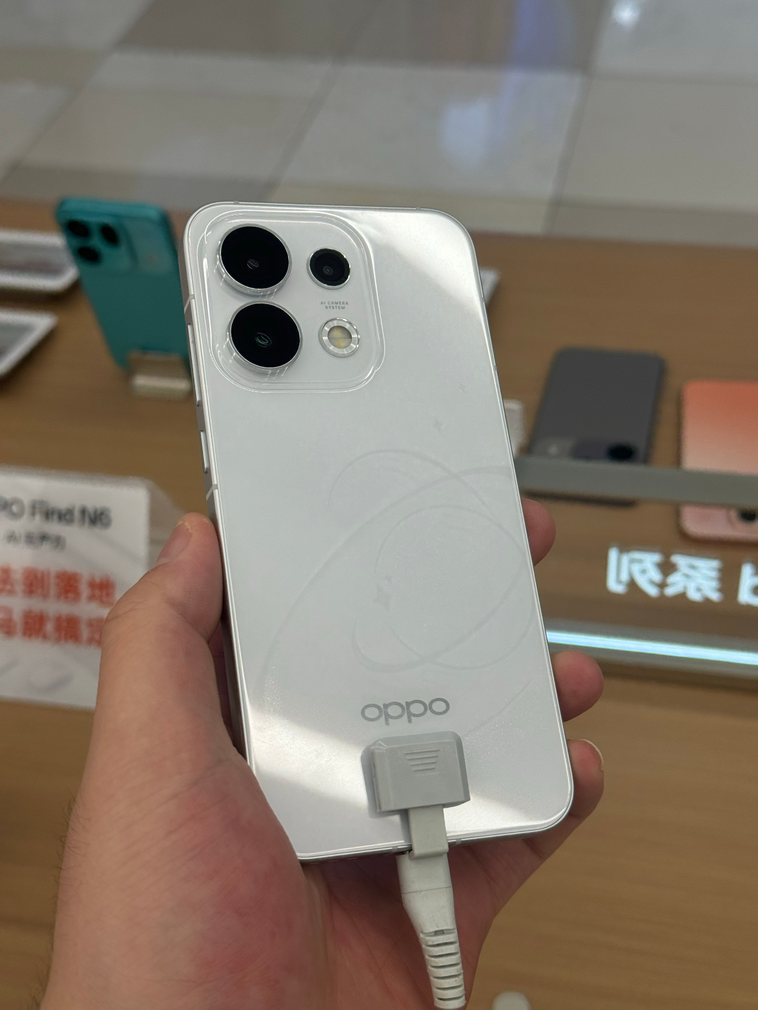 OPPO Reno16背面裸眼3D的效果真的太炫了，强烈建议大家可以去线下感受一