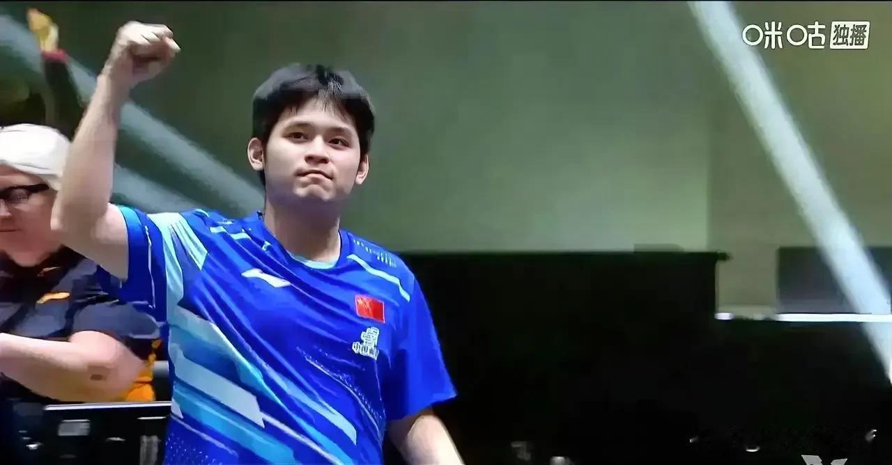 小石头是真硬啊！WTT欧洲大满贯瑞典站男单半决赛，中国选手林诗栋与西蒙-高茨展开