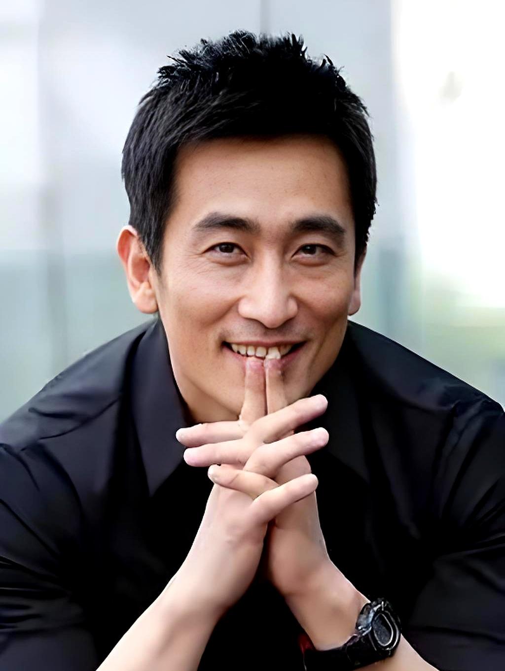 谁敢信当年的“禁欲系鼻祖”季冬阳，如今竟然悄悄升级当了公公！
 

当我们还在N