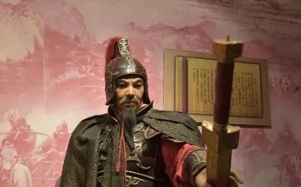 公元前225年，70岁老将王翦带兵伐楚，秦始皇命16岁长女华阳公主送行。谁料一见