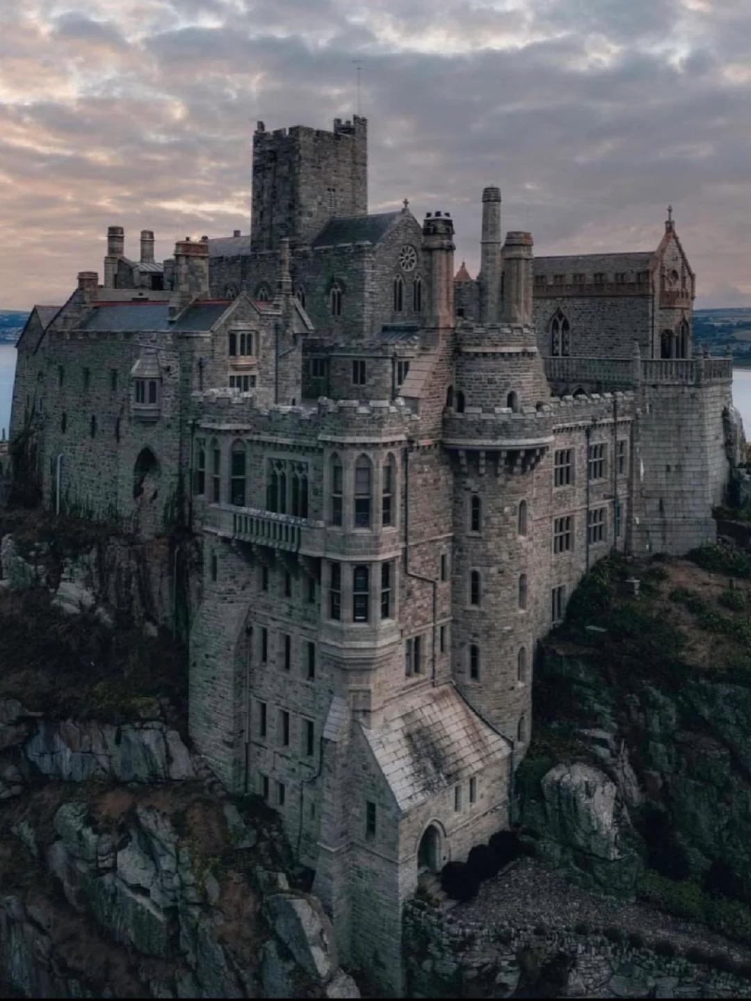 英国小众旅行地🌊 孤立在海上的15世纪城堡