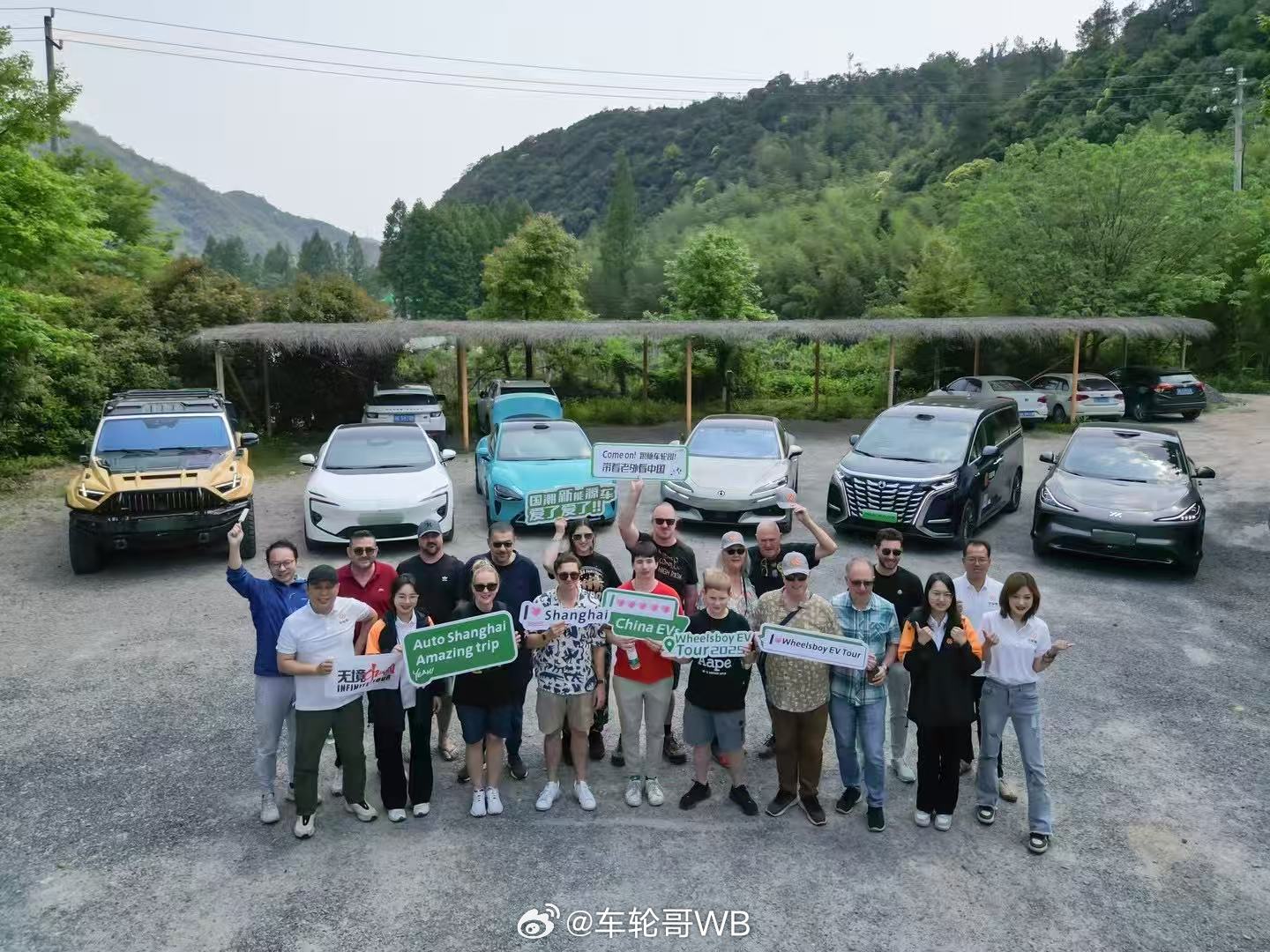 车轮哥带着所有粉丝在莫干山自驾跑山，每人跑了三轮盘山路，还不够过瘾。特别值得一提