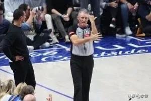 NBA裁判可能是世界上最糟糕的执法者。
1.完全独立随心所欲判罚，基本上不受监督