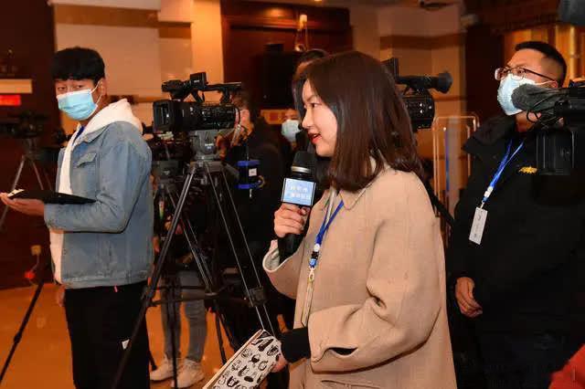 自从中国掌握住稀土命脉后，一个奇怪现象就此产生：越来越多的国家发现大量的稀土矿，