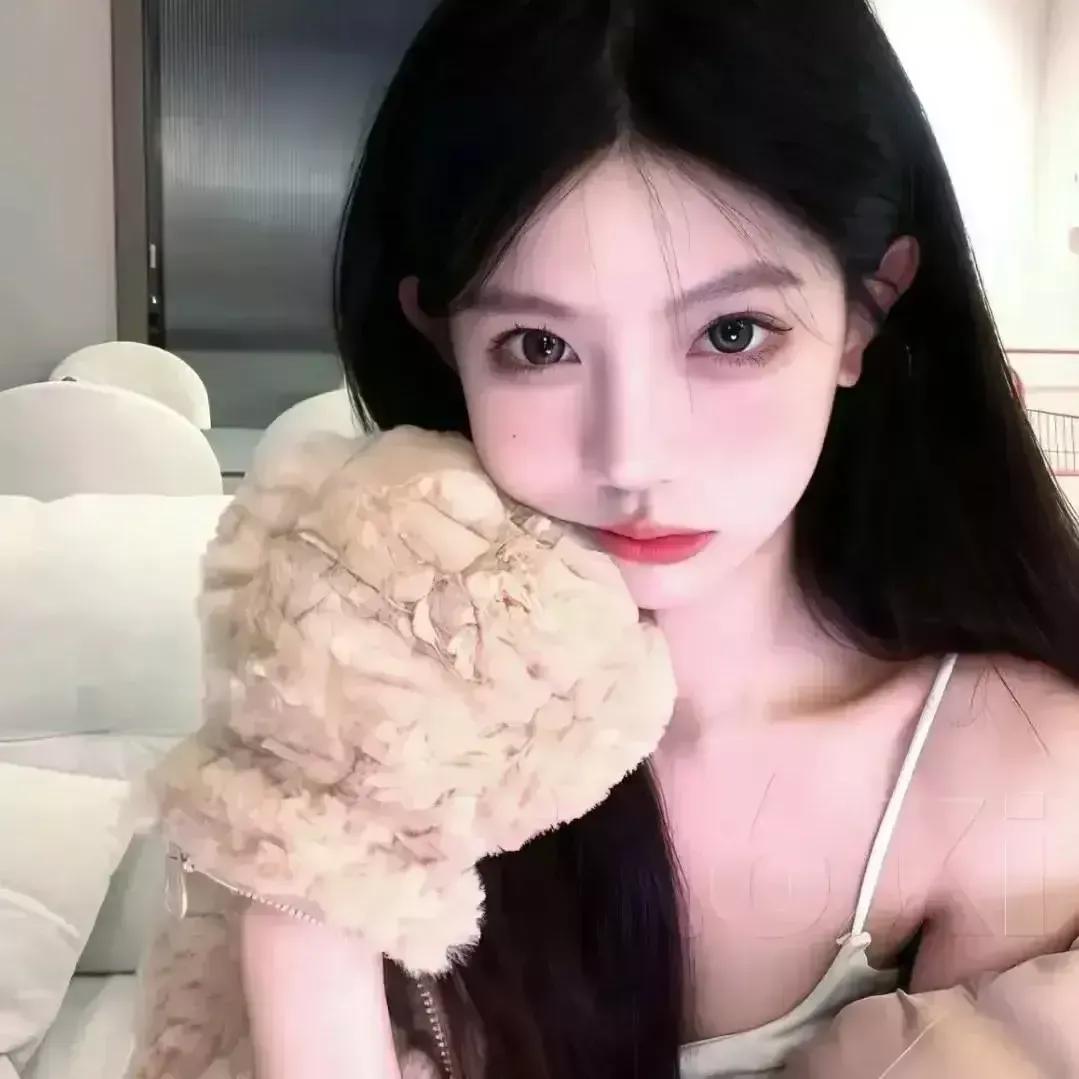 温柔甜美的夜晚，抱着可爱的毛绒玩具，一起入梦吧毛绒少女照 毛绒少女自拍 毛绒酷甜