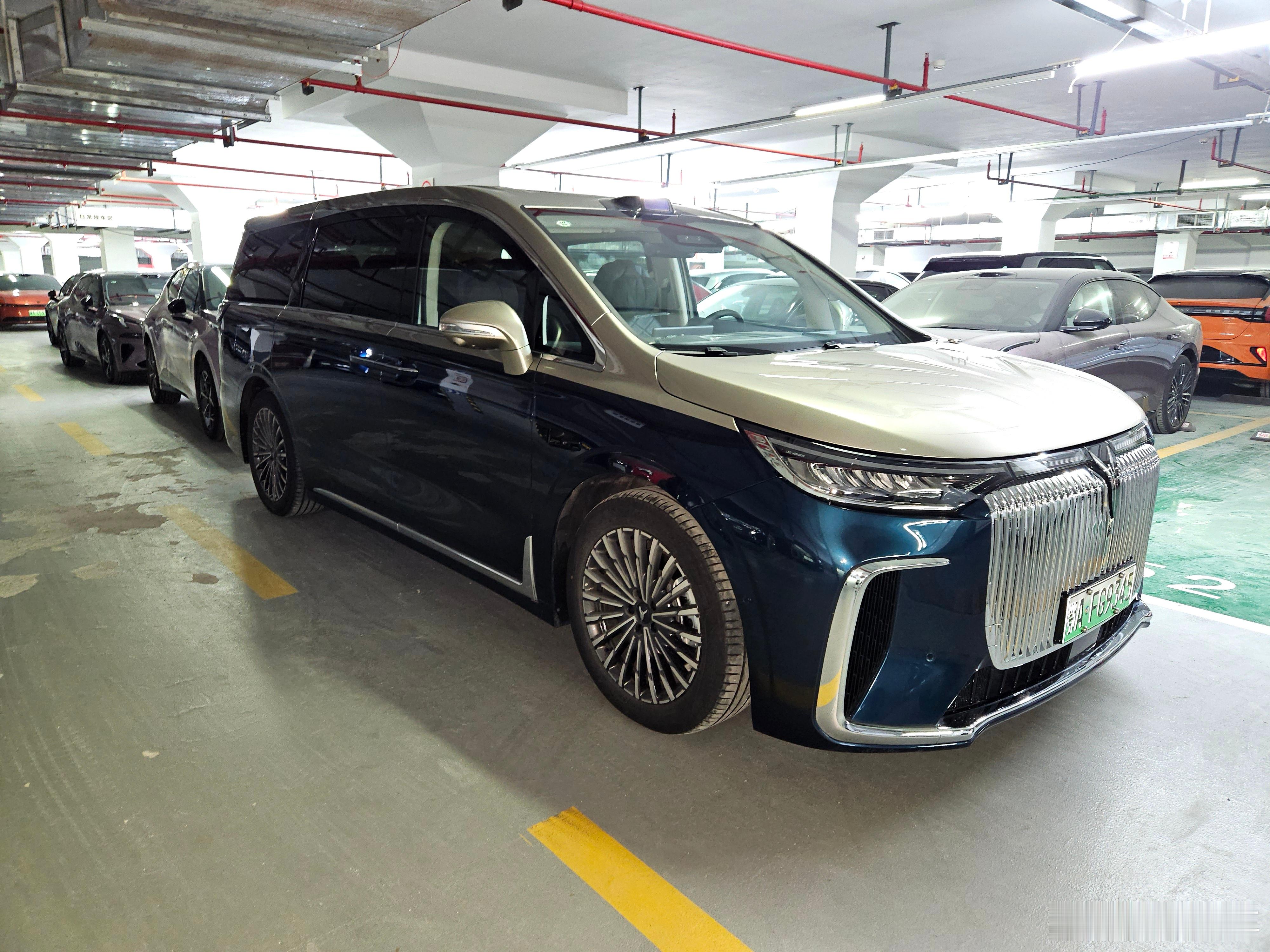 把岚图梦想家 开回家了，接下来这几天会好好跟它磨合，外观内饰、静态动态都慢慢体验