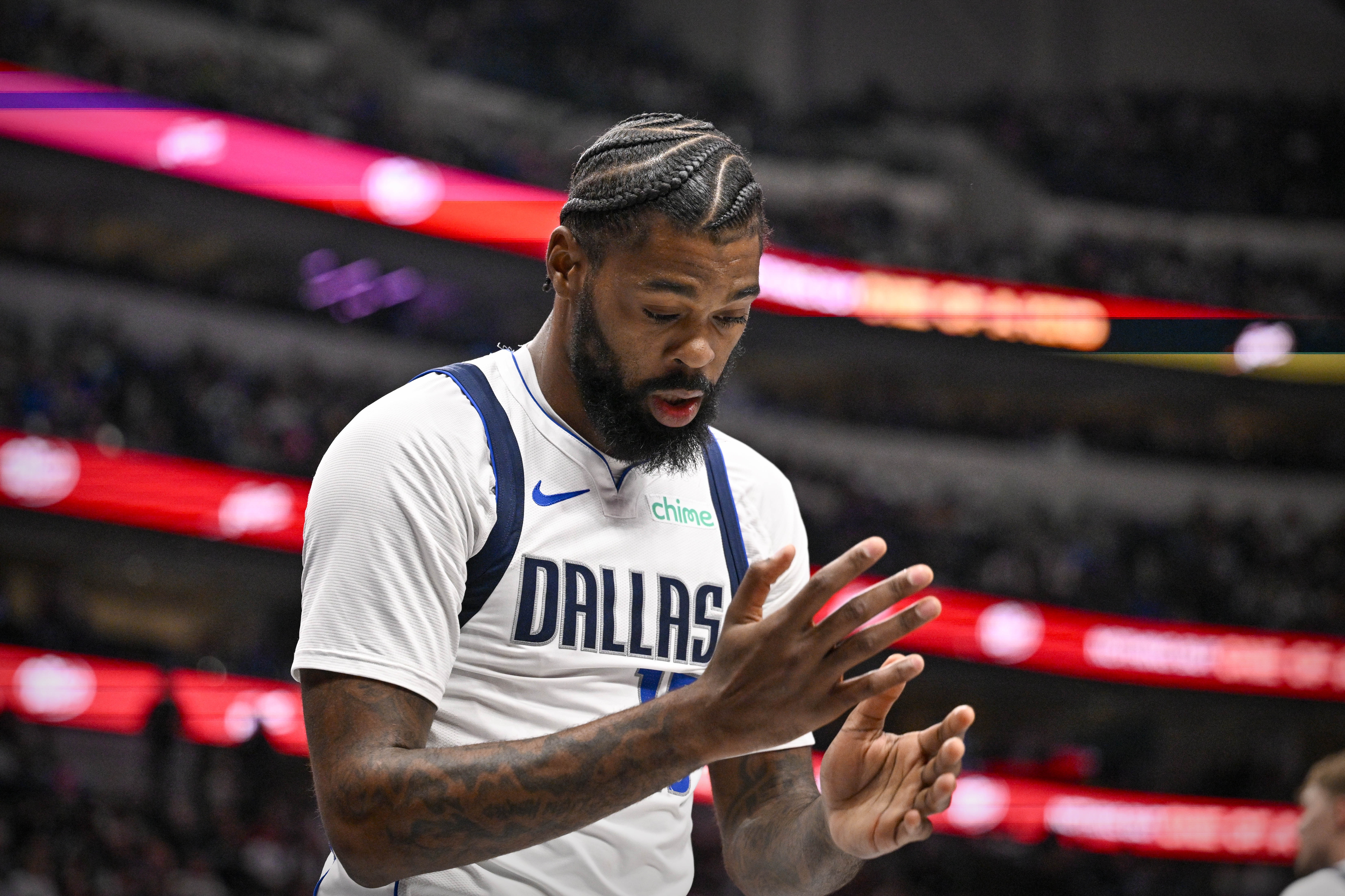 本场马绍尔攻防两端稳定发挥，打了29分钟10投7中，三分2中1拿到15分5篮板6