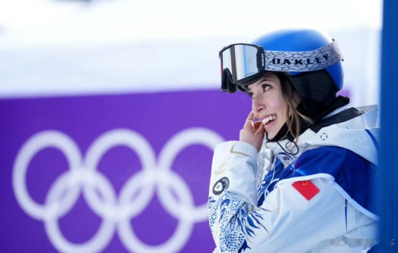 谷爱凌第2跳摔倒金牌靠你了！ 