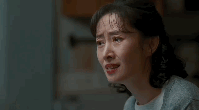 【#刘敏涛开辟鬼母赛道#】 #国产剧里怎么这么多让人窒息的妈# 《隐身的名字》近