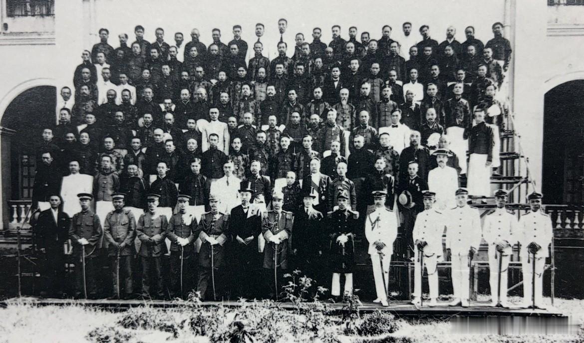 1917年9月1日国民非常会议选举孙中山为中华民国军政府海陆军大元帅。10日孙中