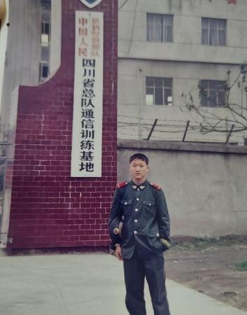 2006年，3名壮汉挟持一名18岁女学生。途中，女学生求助同车的武警战士。谁知，