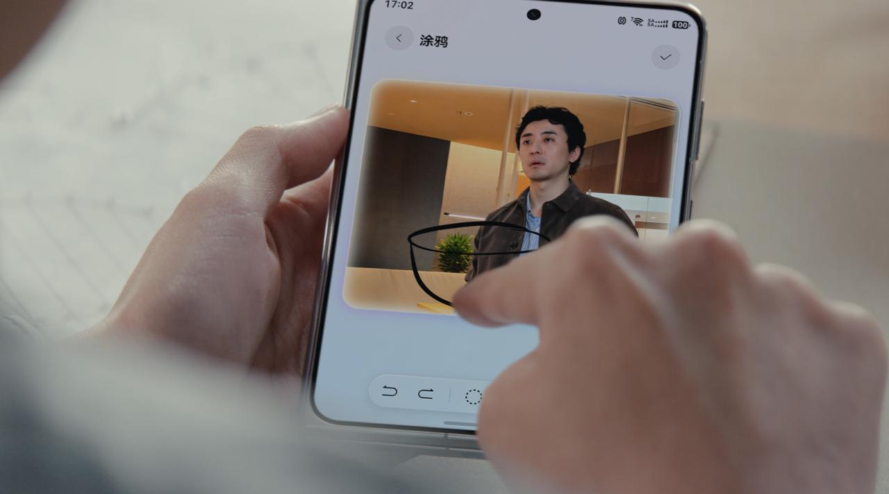 从整个行业发展的大方向来看，华为Pura X Max的发布，最核心的行业定位就是