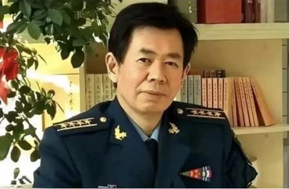 戴旭曾经一针见血刺破幻象，为何今日围堵反较往昔更甚？只因我们弄丢了伟人“只警告一