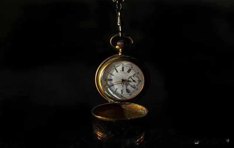 人类衰老，到底是时间还是生理因素作祟？我觉得两者都脱不了干系。
从生理上看，人体