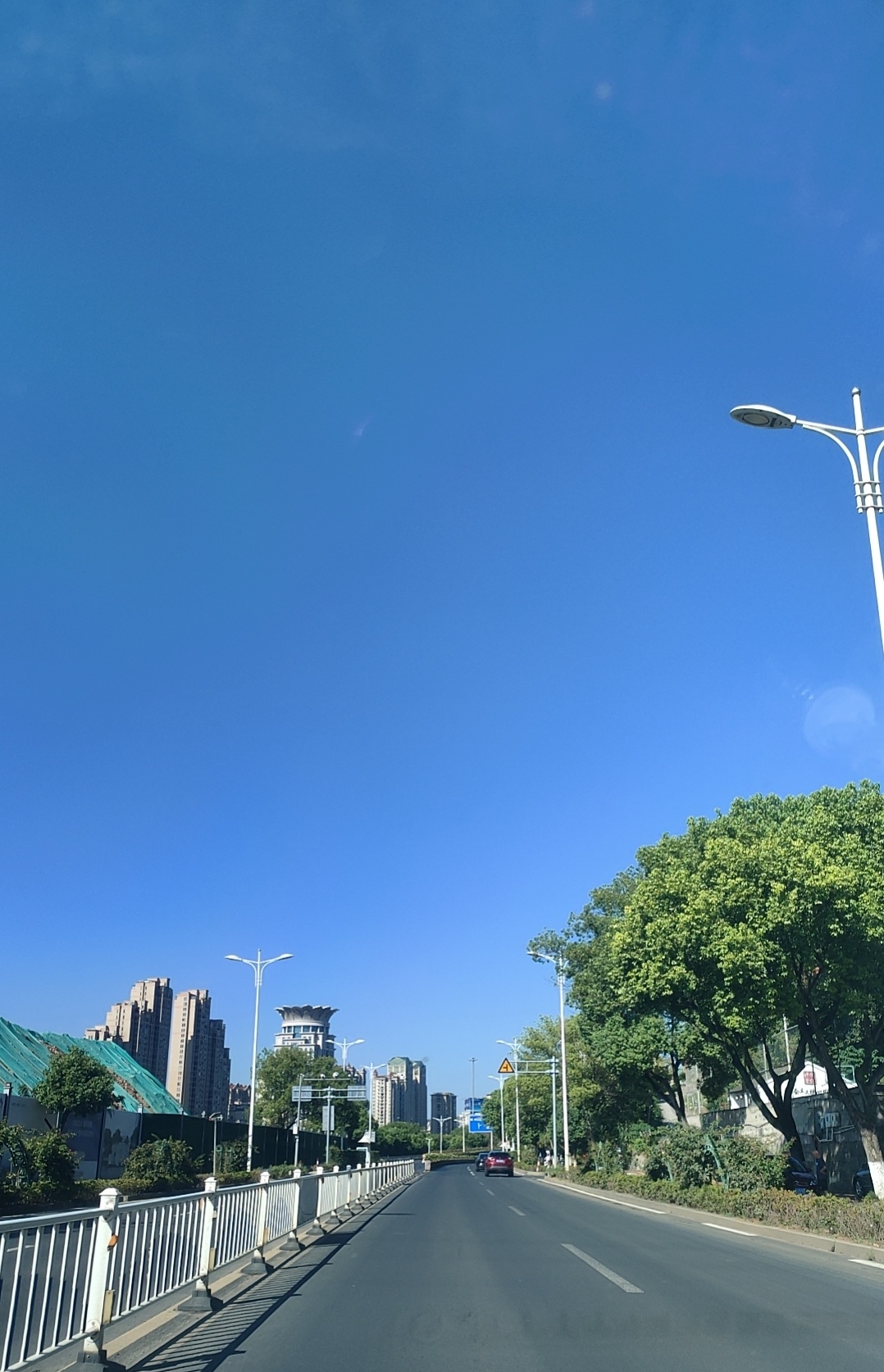 早安！天气不错目测[嘻嘻]依然能热死狗！ ​​​