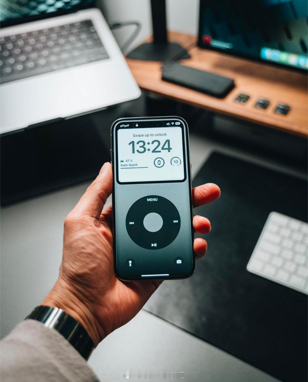 苹果会不会有一天致敬小米，把iPhone背部设计成这样？😆😆😆iphone