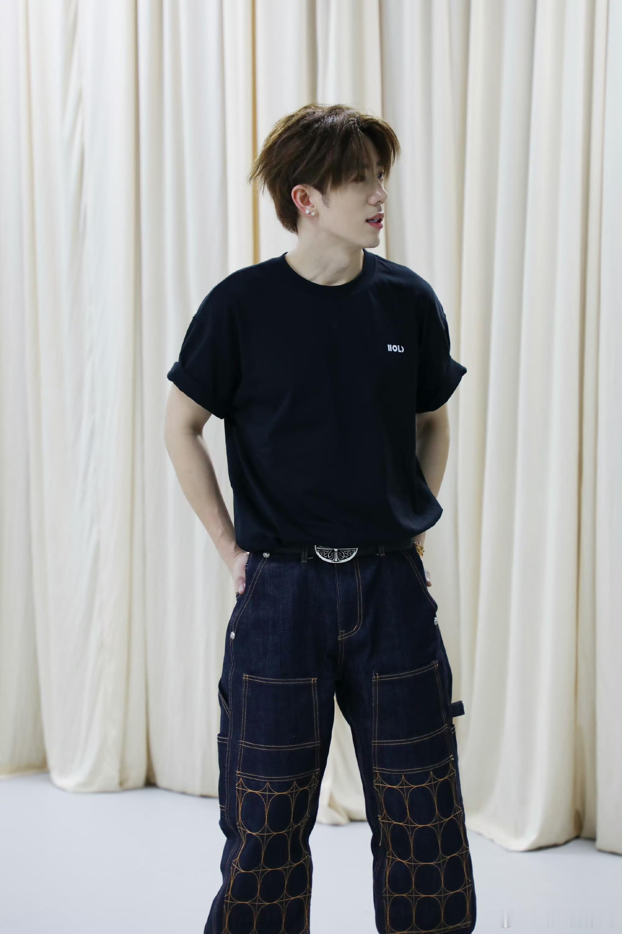 鹭卓对粉丝的爱无解鹭卓和粉丝双向奔赴 双向奔赴的爱意永远好哭！鹭卓现场准备汉堡逆