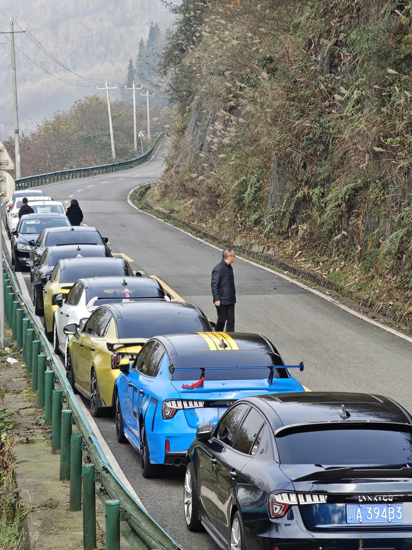 蒲虹路跑山，领克车队。