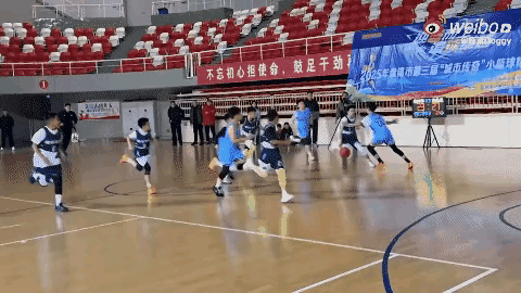 从小学到青年到到职业联赛到爹妈，干就完了，就这么横！
当然了，对外是另一回事儿！