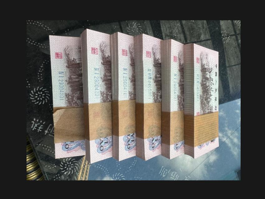 三版纸币市场行情汇总（一对一上图），定期更新，请您关注
蓝冠壹角（全品百连）12