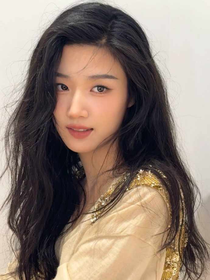 卢昱晓头像 换不完根本换不完 ​​​