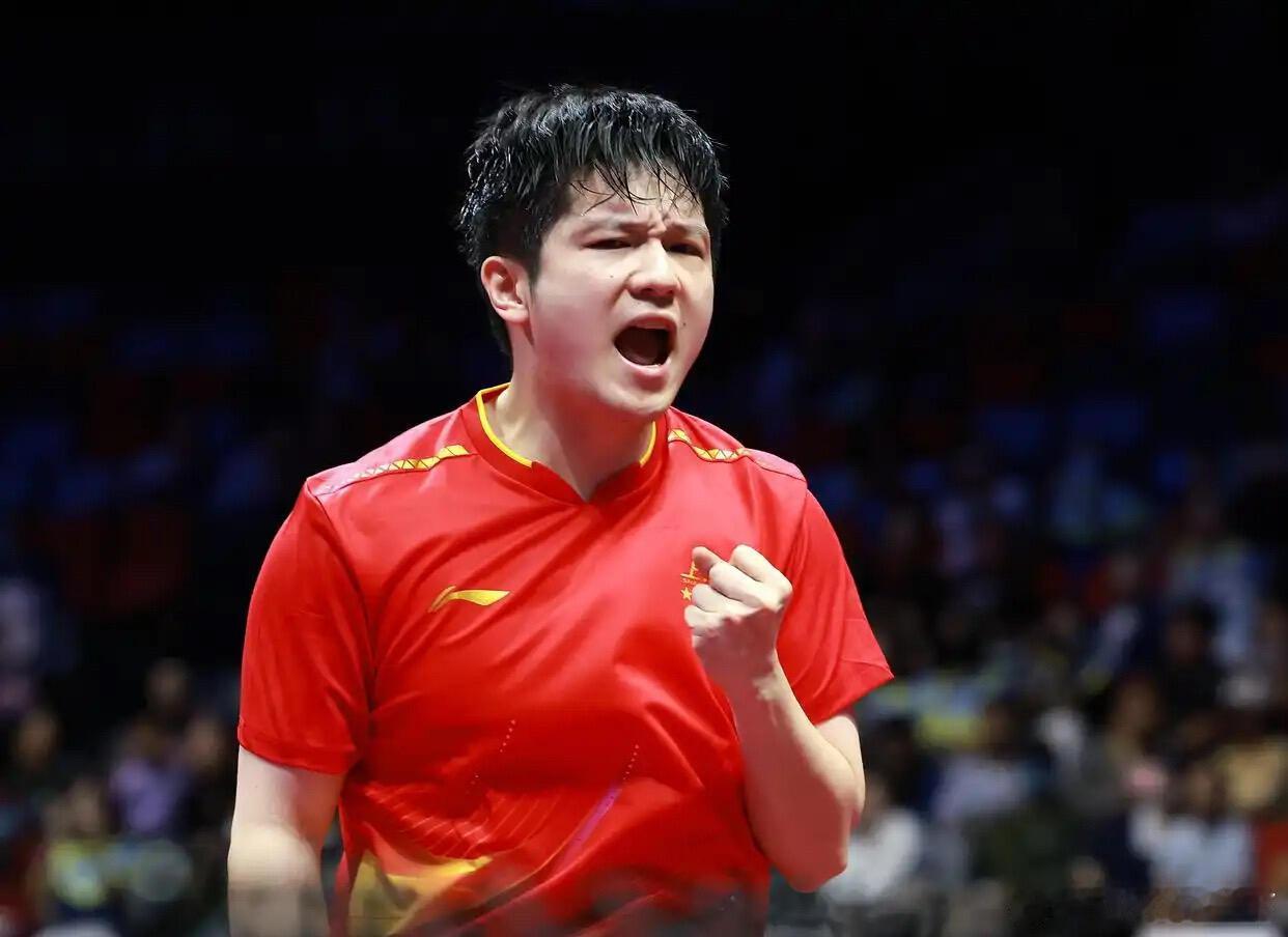 反正挪不开那就一直看，去欢愉去享受。 