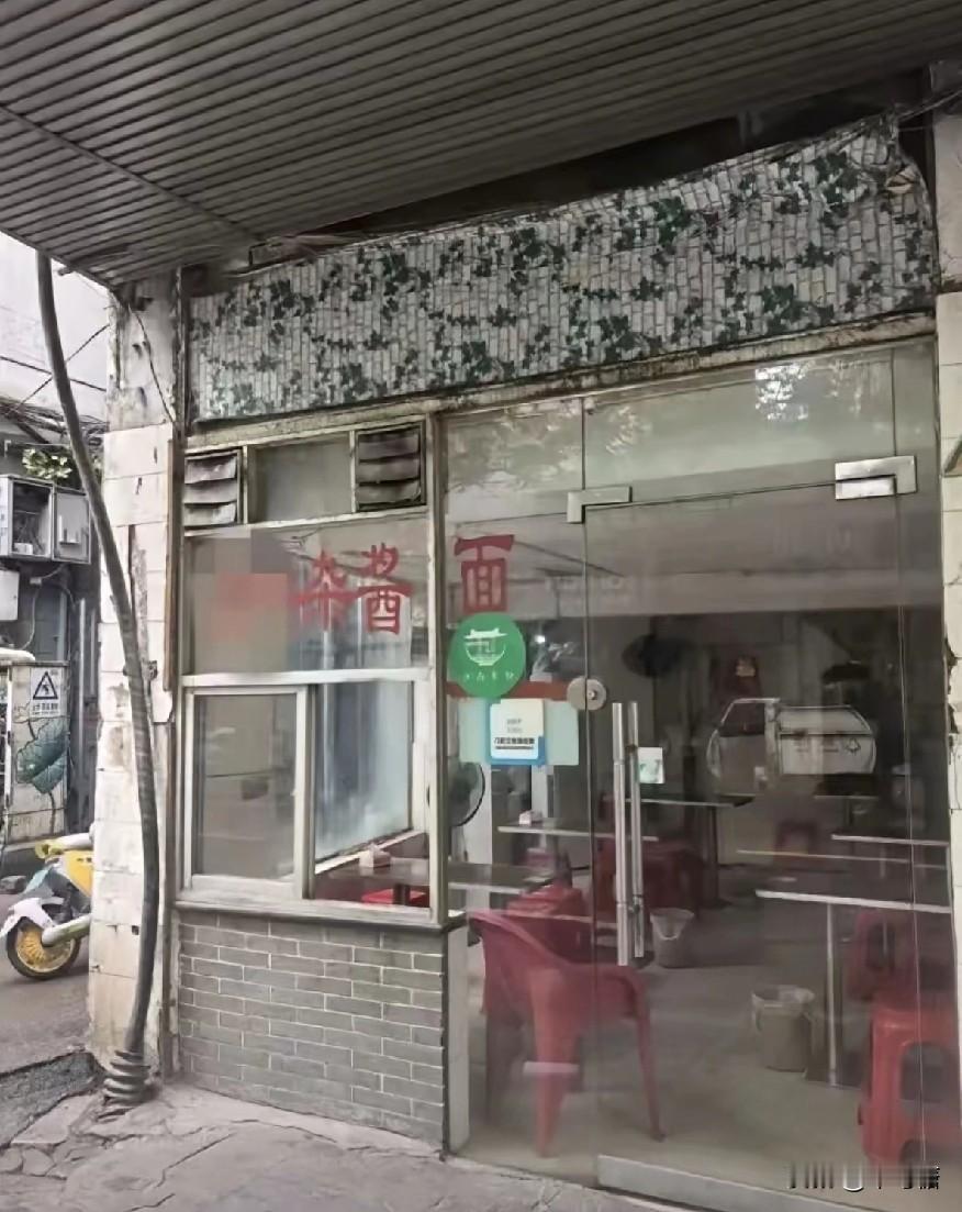 江西的纸巾很贵吗！不行来四川吃面吧，四川的面也有辣椒，你正常用纸巾，老板绝对不会