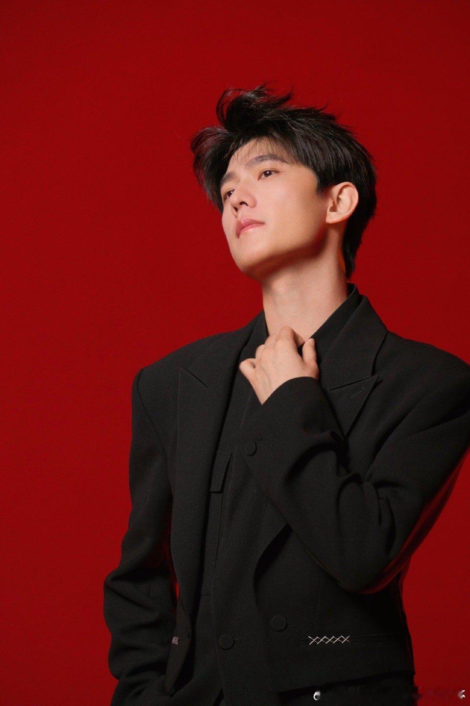 杨洋 美术课本里最有说服力的脸 人教版美术课本七年级上册竟有杨洋！建模级骨相太能