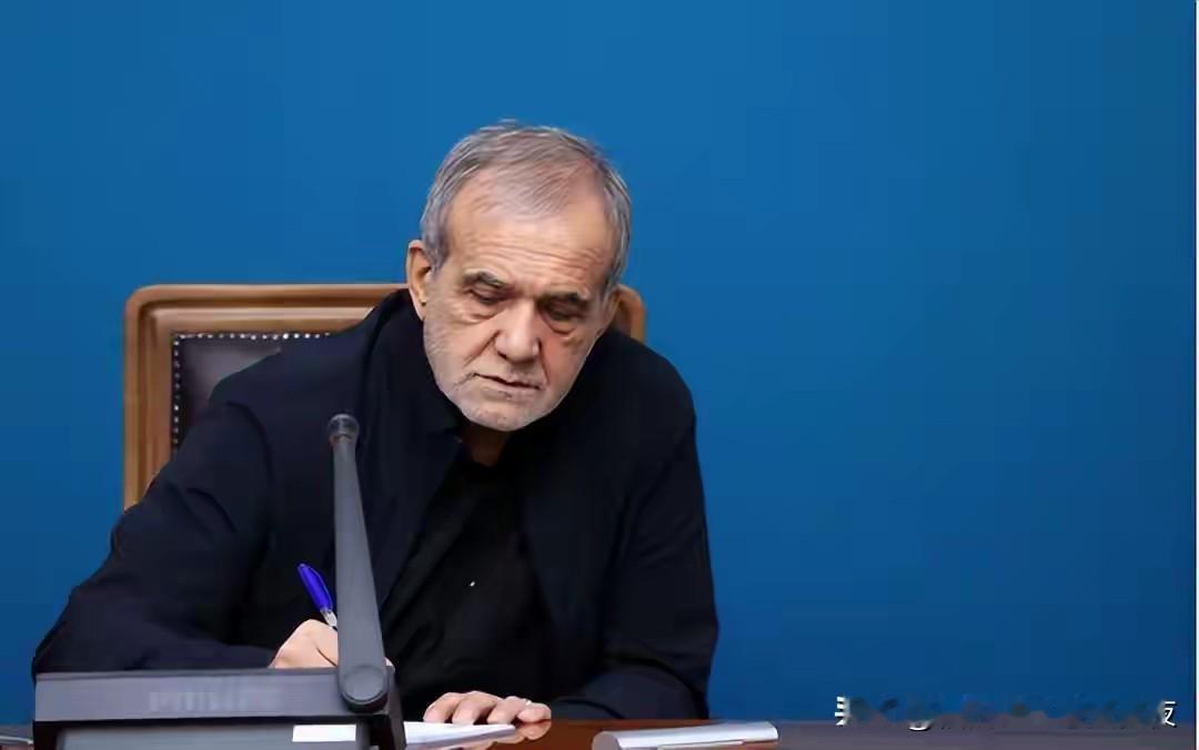 美以虎视眈眈？伊朗核设施再成靶子，伊朗总统称这是“全面战争”