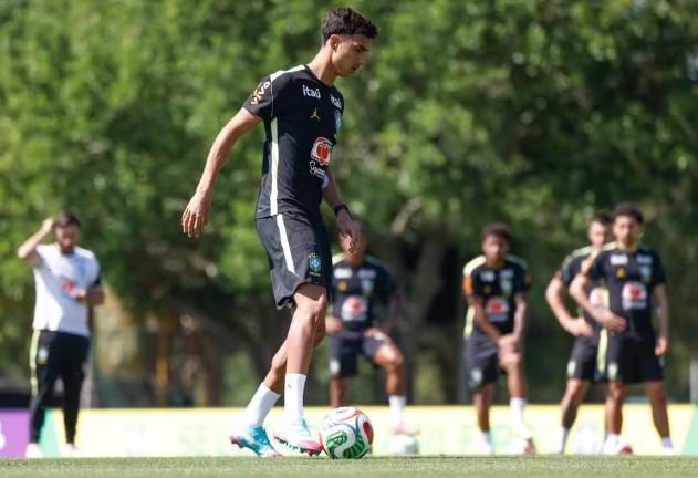 维托尔-雷斯正在欧洲足坛逐渐站稳脚跟。自从离开帕尔梅拉斯加盟曼城、随后租借效力赫