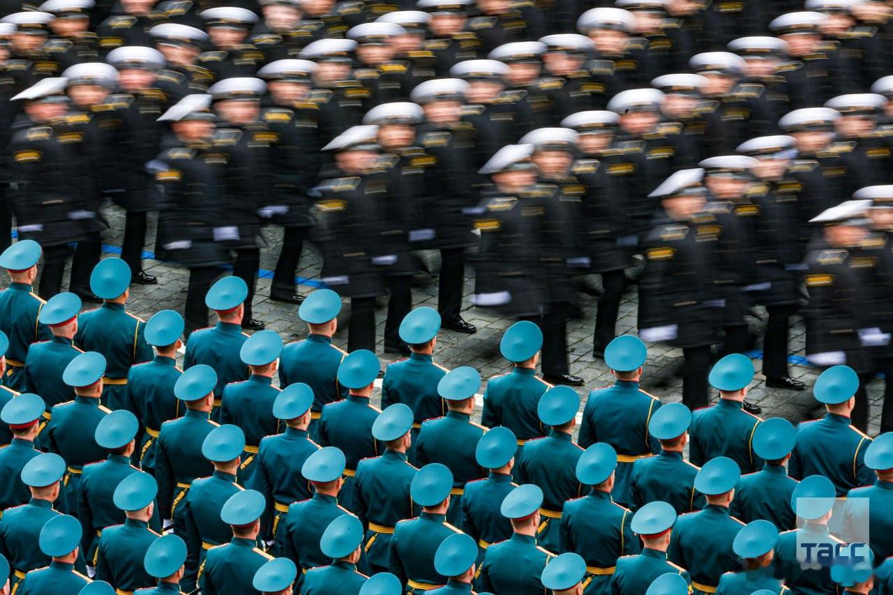 欧媒说，俄罗斯表态同意乌克兰的提议，可在顿巴斯建立非军事区。俄方主张，俄乌两国均