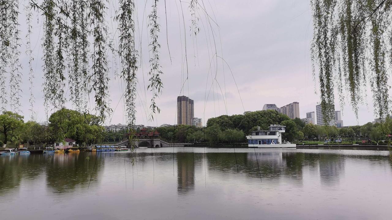 祝今后的日子里顺风顺水，好运绵绵！