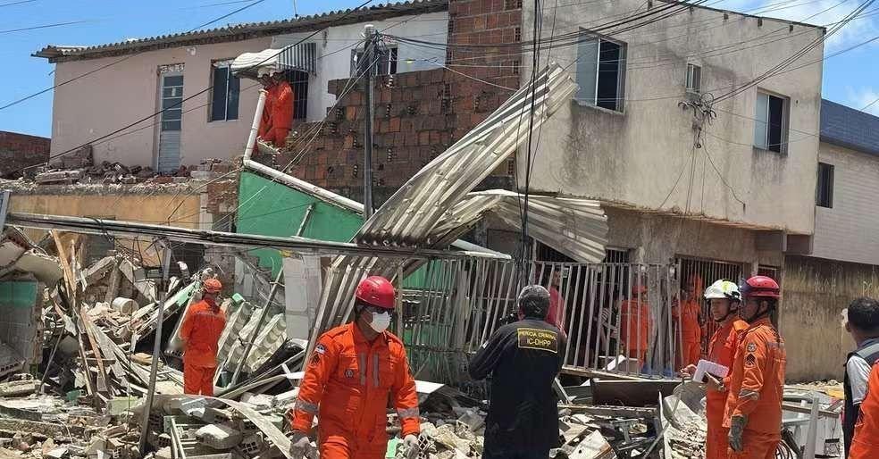 【巴西奥林达市8栋房屋因爆炸倒塌 已致2死10伤】19日上午，巴西伯南布哥州奥林