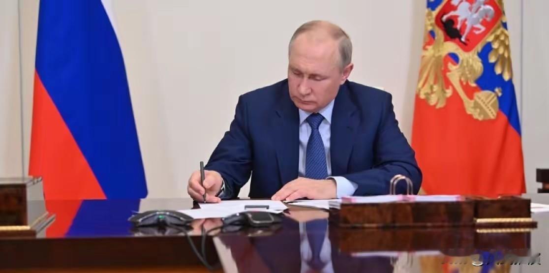 俄罗斯政府发表声明称，俄罗斯已将对两用物项的禁运范围扩大到不友好国家，其中包括一