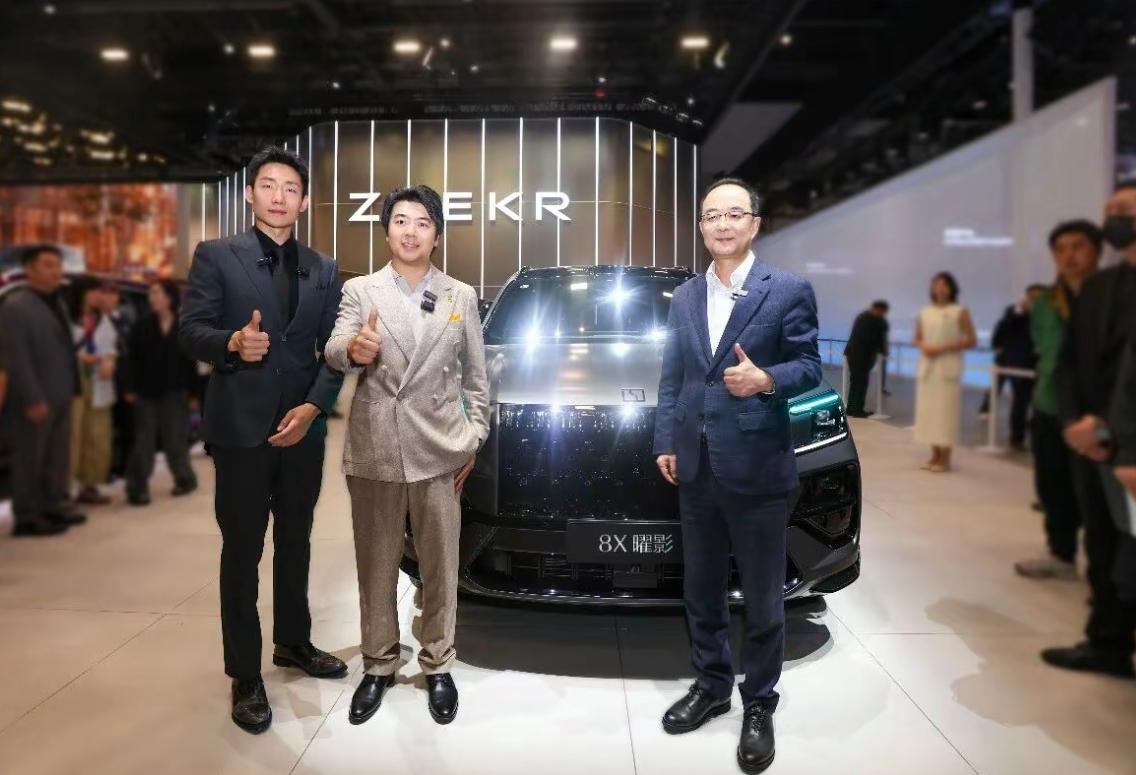 在2026北京车展上，极氪8X的亮相并非一场普通的站台秀，它标志着一个关键信号：