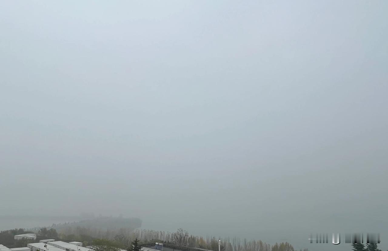 #分享一张你最近随手拍的照片#今日的黄河雾气朦朦。