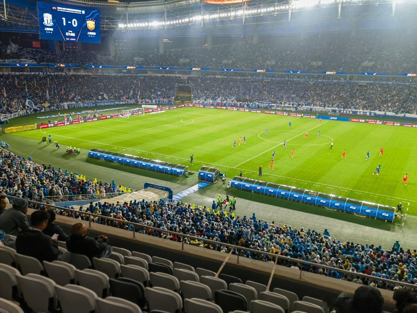 加布里埃尔应该重伤，到底发生了啥，看台看不清楚。 