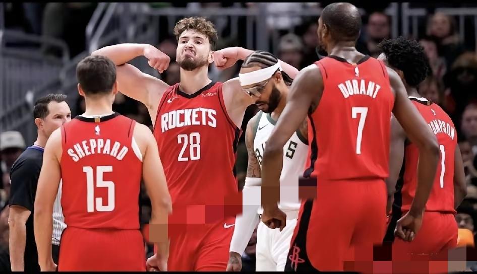 这赛季看火箭最大的惊喜，不是杜兰特的老而弥坚，也不是年轻人的天赋溢屏，而是乌度卡