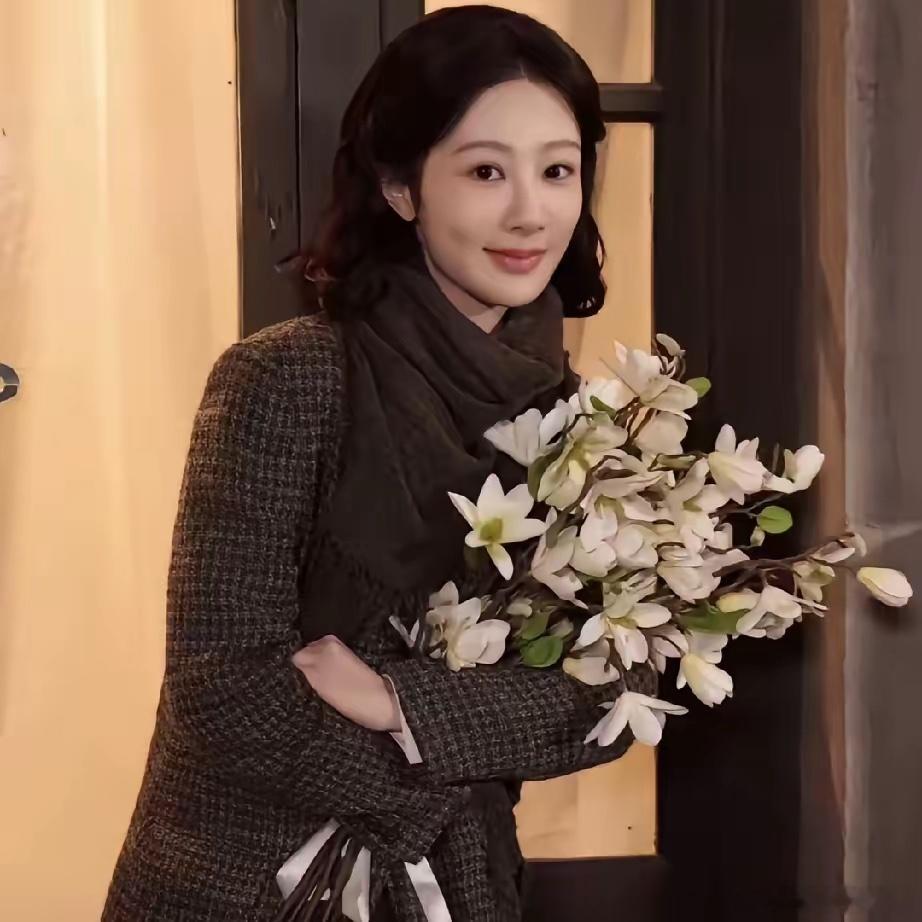 杨紫的下一部剧即将上映，名字叫做《玉兰花开君再来》，真的是个好兆头，也是一部大女