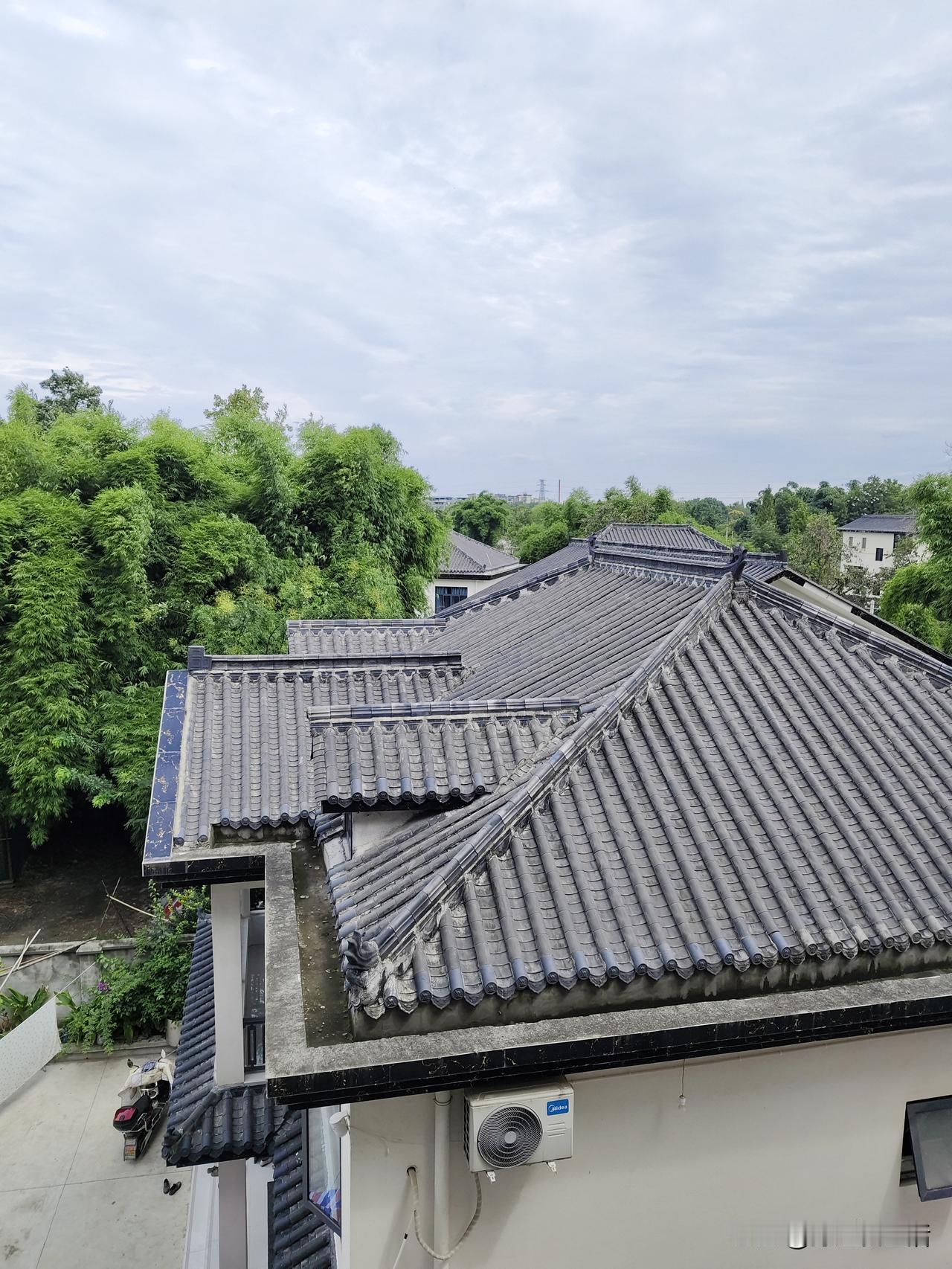 一觉睡到自然醒，慢悠悠的去赶场买菜。
昨天从蒲江返程，和姐姐微信唠了一个多钟头，