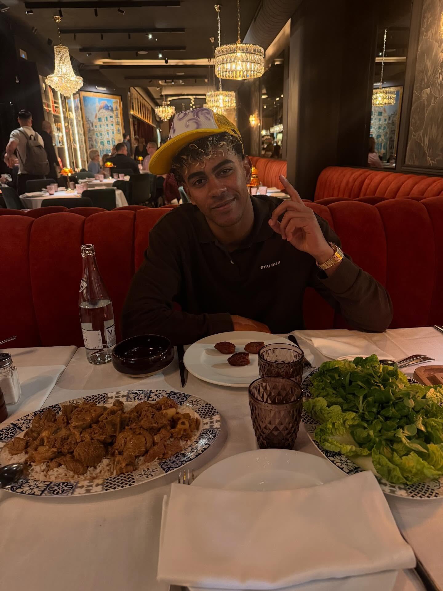 亚马尔的晚饭😍😍😍😍😍巴萨vs比利亚雷亚尔亚马尔帽子戏法巴萨4比1比利