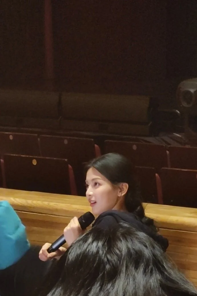 可爱老婆杨超越哈尔滨话剧第一场美图存