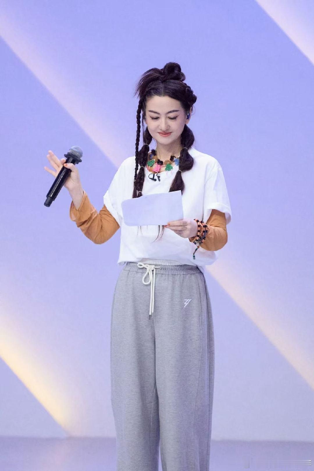 浪姐的温度在于让女性被看到乘风2026看见舞台上的光芒，也拥抱幕后的脆弱，这就是