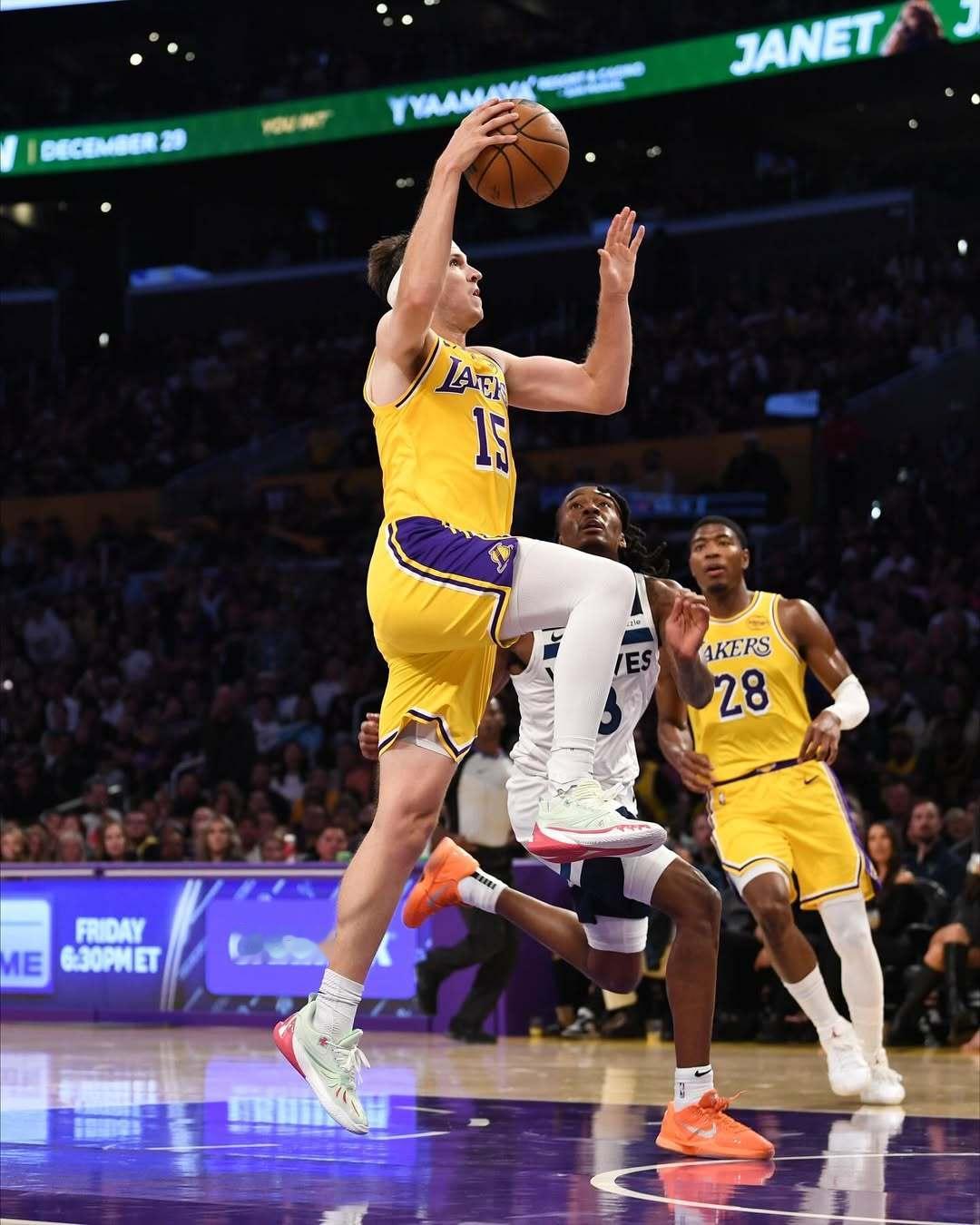 里夫斯更新ins ：“Lakeshow 💜💛”里夫斯 ​​​