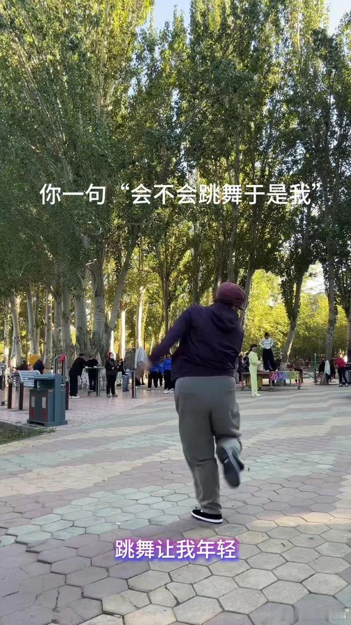 五旬老奶靠兴趣满50减30  五旬阿姨把日子过成诗！凭着一腔热爱玩转穿搭，满50