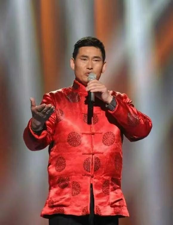 谁能想到，“望子成龙”变成了“望父成龙”，

简直就是倒反天罡，

三首歌十万块