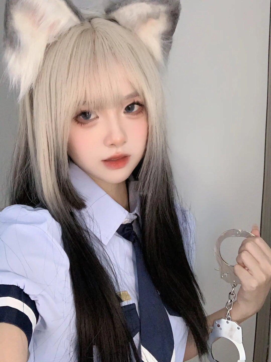都是女生，亲一下怎么了