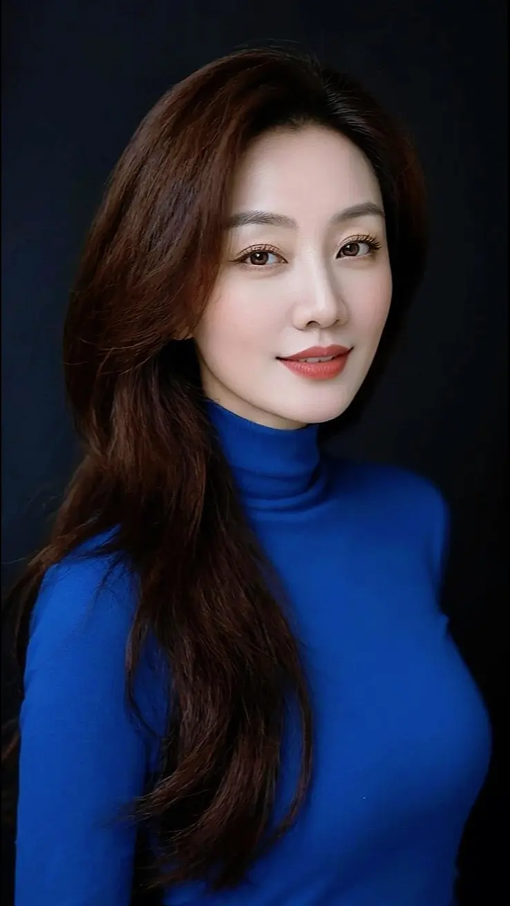 AI蓝衫肖像照 随变ai随便玩 玩法达人广告分成伙伴计划