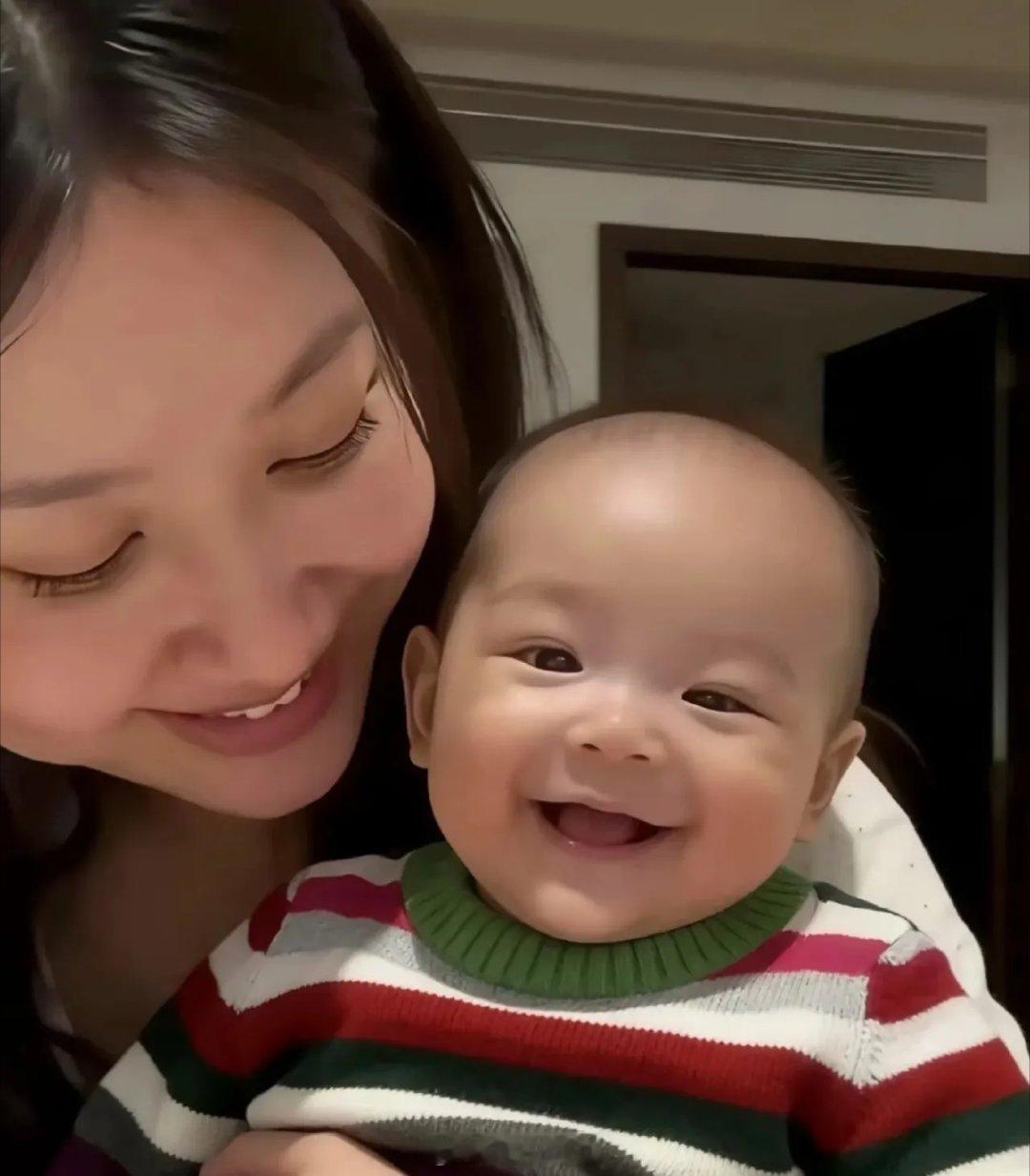 蓉蓉和宝宝的这张照片真好看终于有了回响。小洛熙父母许某、邓某诉宁波大学附属妇女儿