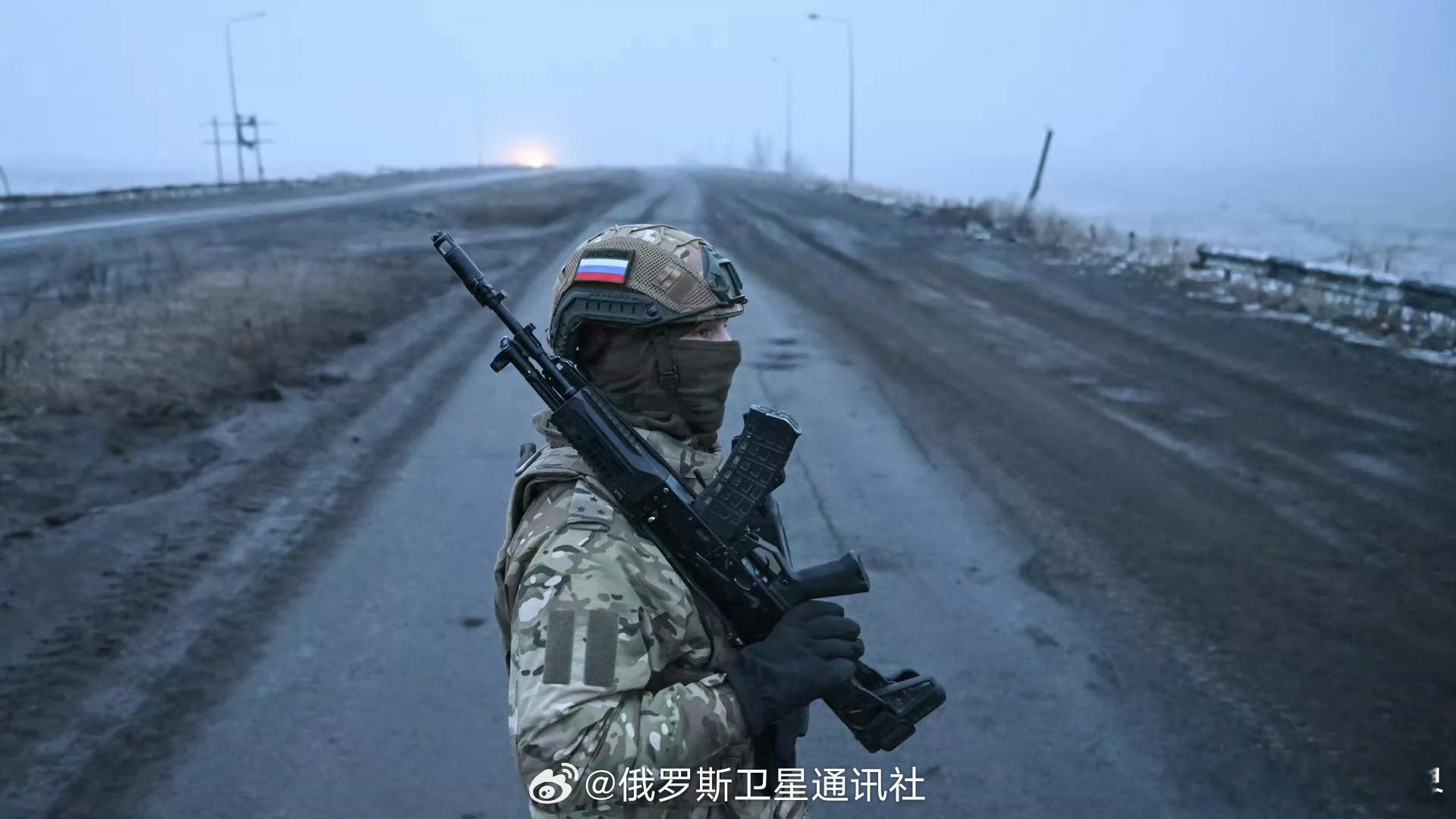 【俄邀记者赴前线破“信息铁幕”——专家：乌方封锁真相惧曝战争内幕】俄罗斯军事政治